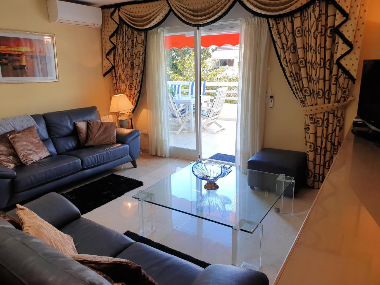 Spacious 3 Bedroom 2nd Line Center Appartement