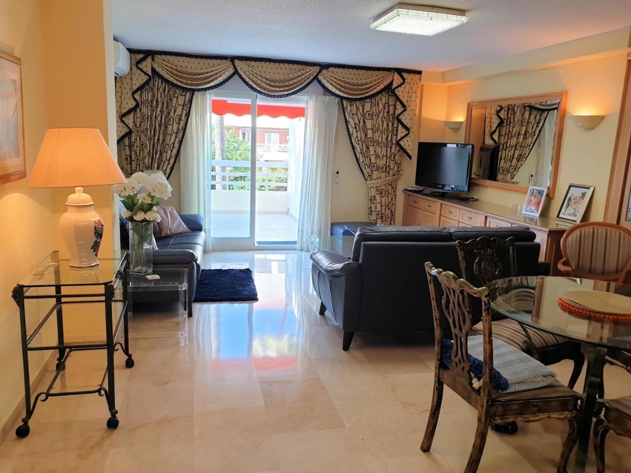 Spacious 3 Bedroom 2nd Line Center Appartement Marbella